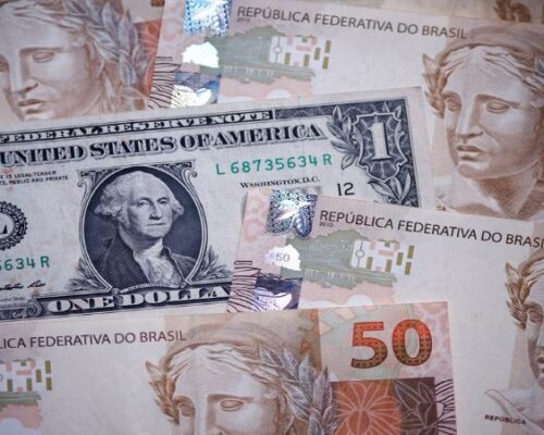 Dos R$ 6,15 aos R$ 5,75: como o dólar enfileirou quedas